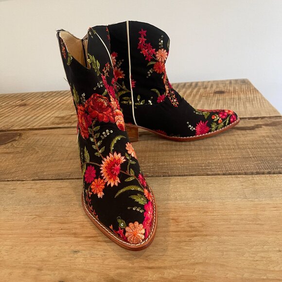 Anthropologie MOMO NEW YORK Embroidered Rose Boots NEW Size 39 - Picture 11 of 14